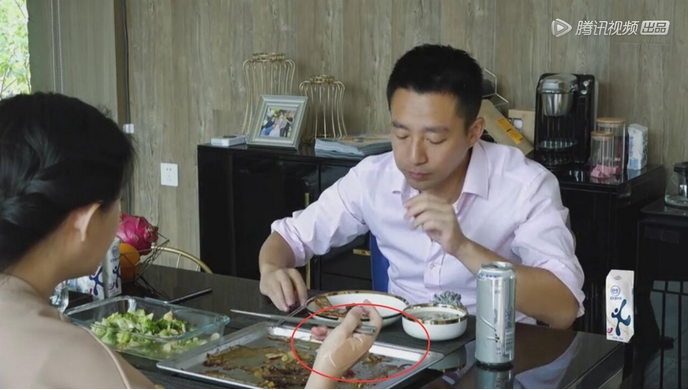 大s手上為什么一直貼著膏藥，知道真相后網(wǎng)友都笑了 